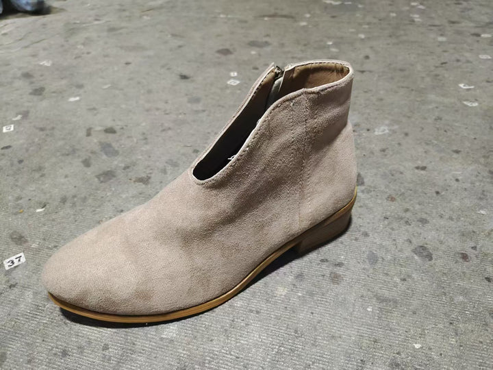 Damen Kurzschaft‑Stiefelette aus Veloursimitat mit V‑Ausschnitt und niedrigem Holzabsatz Echo Archiv