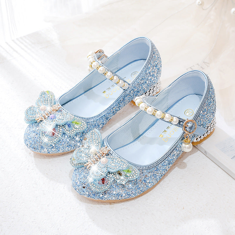 Mädchen Ballerinas mit funkelnden Schmetterlingsapplikationen und Perlenverzierungen Echo Archiv