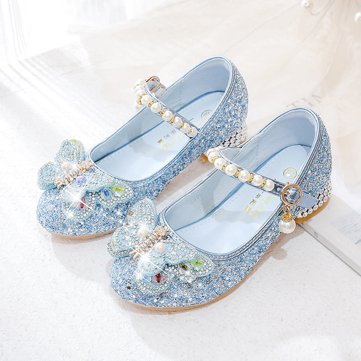 Mädchen Ballerinas mit funkelnden Schmetterlingsapplikationen und Perlenverzierungen Echo Archiv