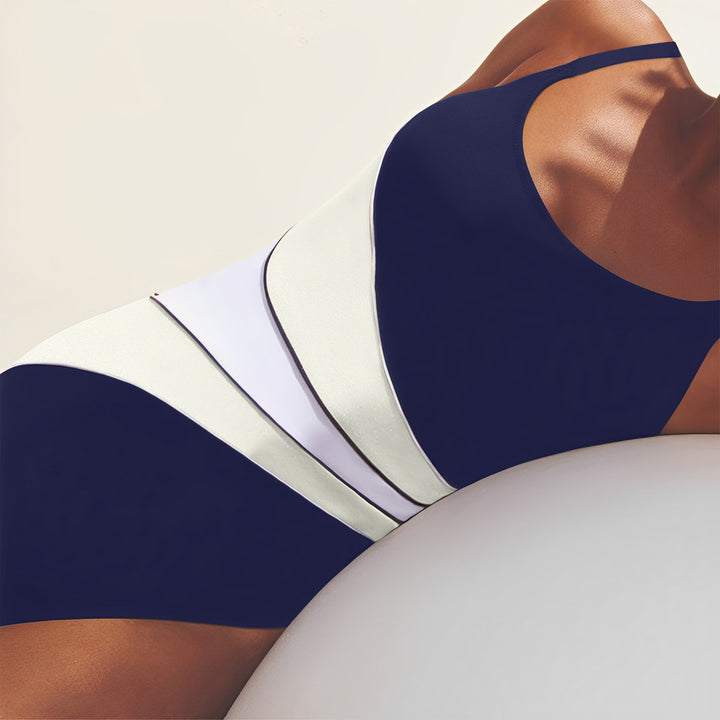 Damen Einteiler Badeanzug mit elegantem Farbverlauf und modischen Trägerdetails Echo Archiv