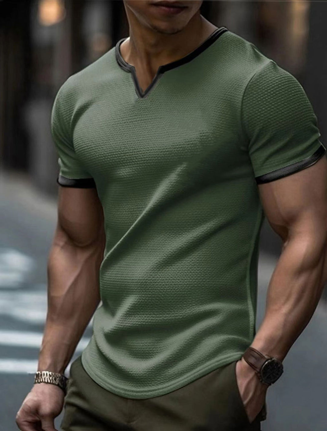 Herren Kurzarm T-Shirt mit strukturiertem V-Ausschnitt und kontrastierenden Ärmeln Echoarchiv