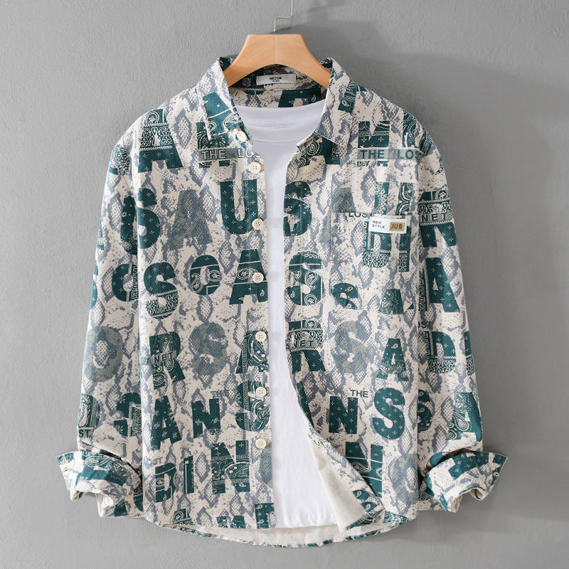 Herren Lockeres Hemdjacken-Overshirt mit Allover-Letterprint und Vintage‑Schlangenstruktur Echoarchiv