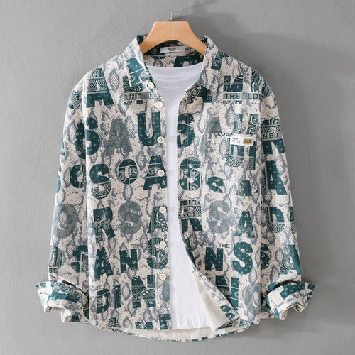 Herren Lockeres Hemdjacken-Overshirt mit Allover-Letterprint und Vintage‑Schlangenstruktur Echoarchiv