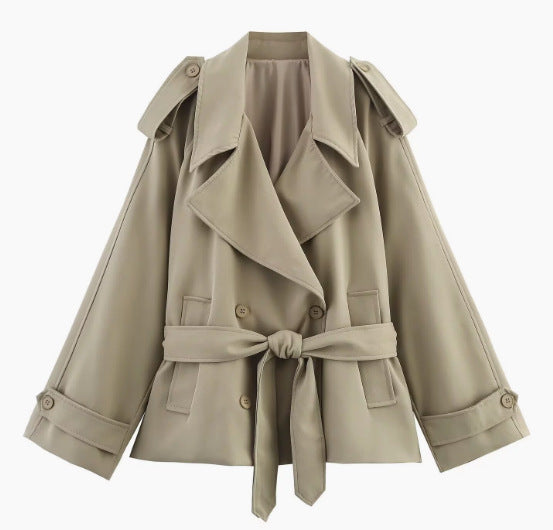 Damen 20+ kurzer doppeltreihiger Trenchblouson mit Taillengürtel und Epauletten Echo Archiv