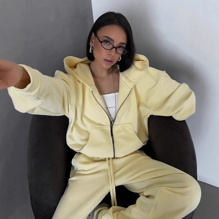 Damen oversized kurz geschnittener Kapuzenpullover und hochtaillierte Jogginghose Set aus Bio-Baumwollfleece – Auréline