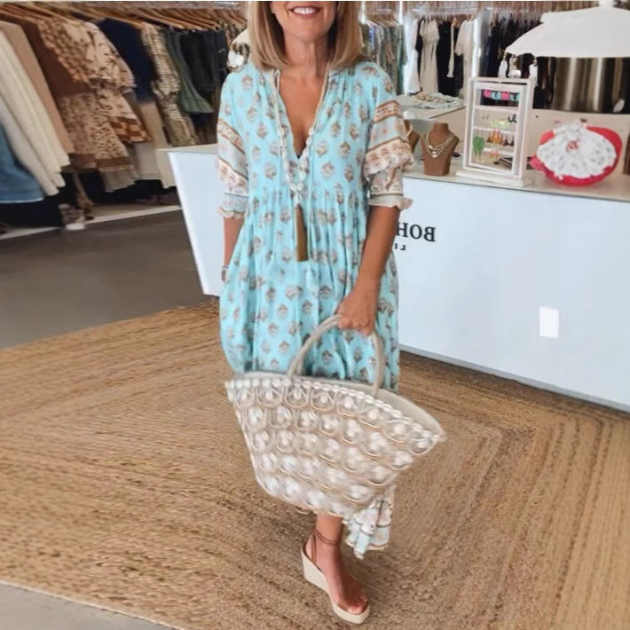 Frauen Boho Maxi Kleid aus leichtem Viskose-Mix mit V-Ausschnitt, Quastenbändchen, drei Viertelärmeln und seitlichen Taschen – Valéora