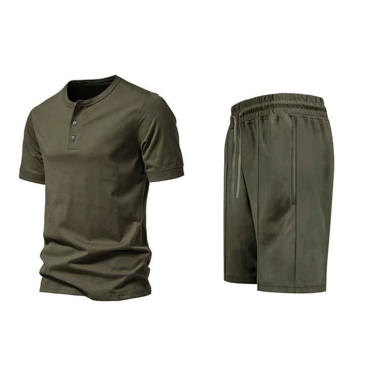 Herren sportliches Freizeitset mit knöpfbarem Oberteil und bequemen Shorts Echoarchiv