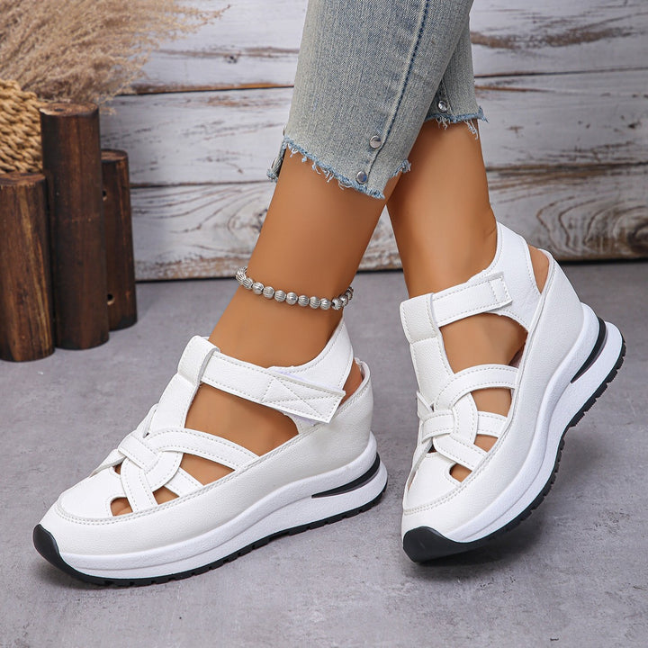 Damen Plateau-Sandalen mit sportlicher Sneaker-Sohle und verstellbaren Klettriemen – Sorelia