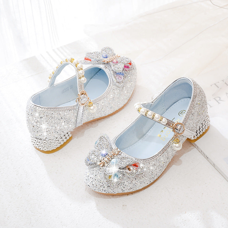 Mädchen Ballerinas mit funkelnden Schmetterlingsapplikationen und Perlenverzierungen Echo Archiv