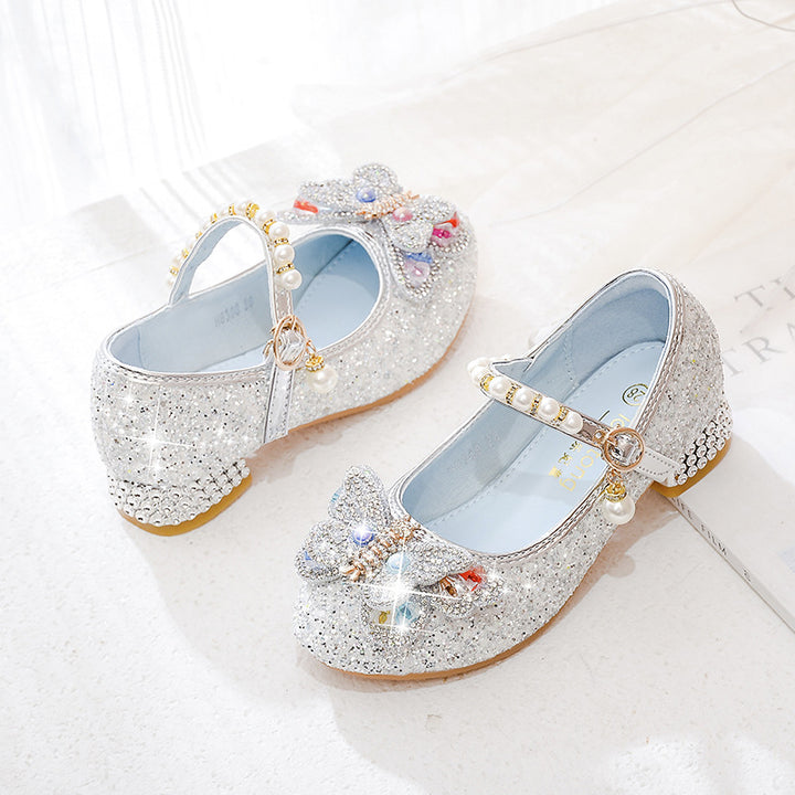Mädchen Ballerinas mit funkelnden Schmetterlingsapplikationen und Perlenverzierungen Echo Archiv