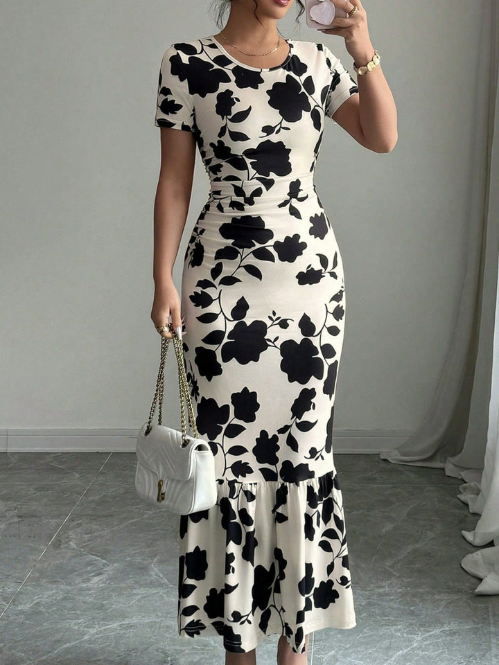Damen Elegantes figurbetontes Kleid mit Rüschen-Saum und floralem Muster Echo Archiv