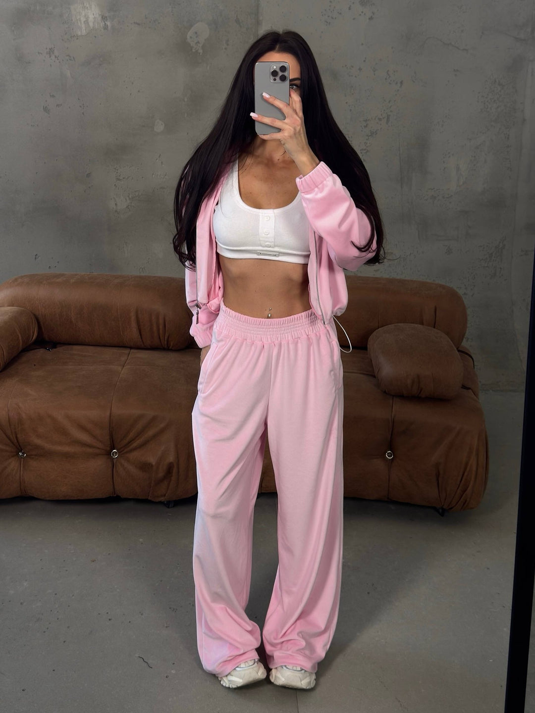 Damen weites Lounge-Set mit Cropped Zipjacke und High-Waist Relaxhose – Avérine