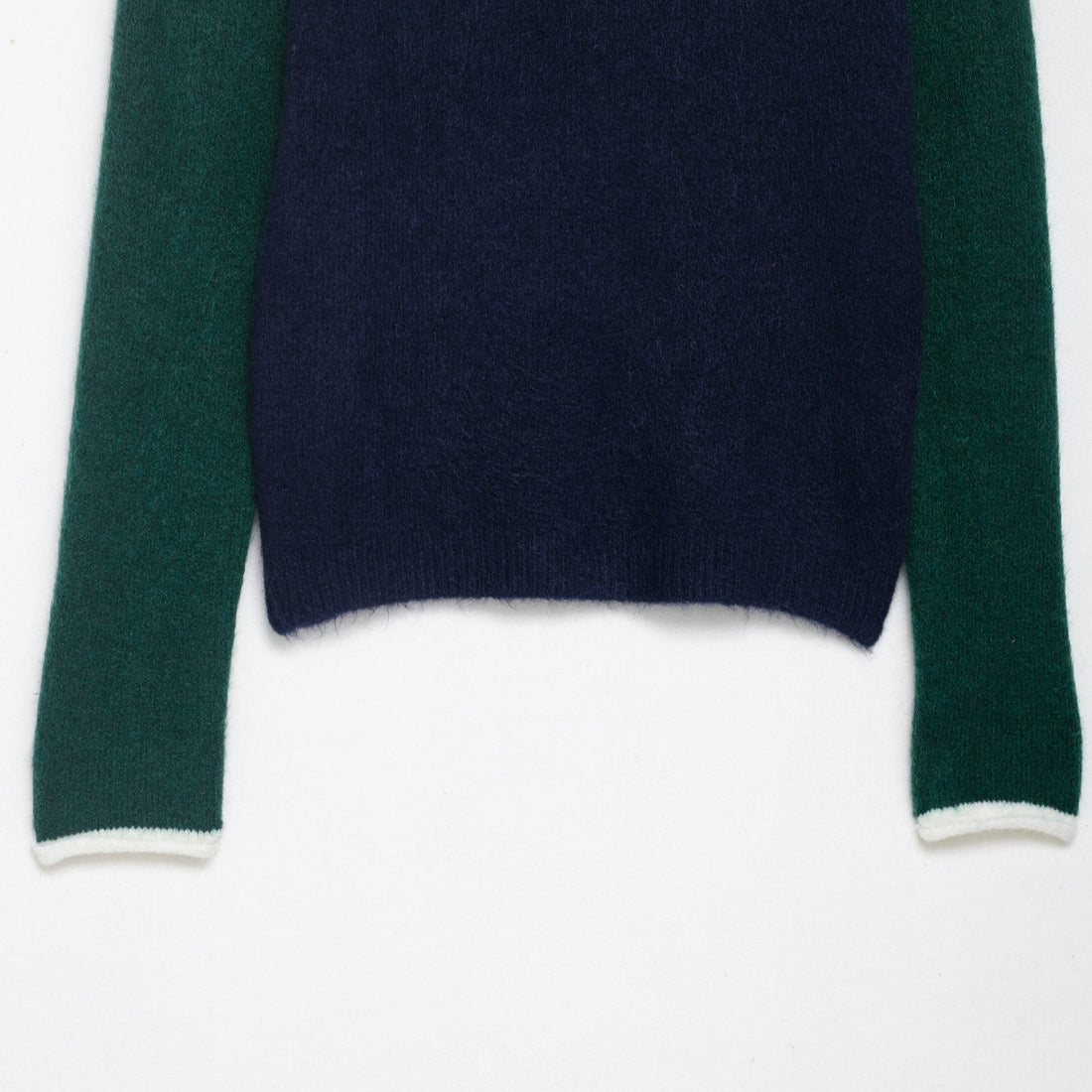 Damen Kuscheliger Colorblock-Pullover mit Rundhalsausschnitt und Kontrastärmeln Echoarchiv