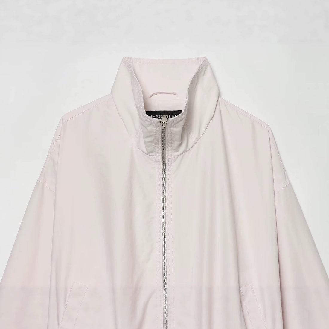 Damen Cropped Boxy-Jacke mit Funnelkragen, Zwei-Wege-Reißverschluss und aufgesetzten Eingrifftaschen Echoarchiv