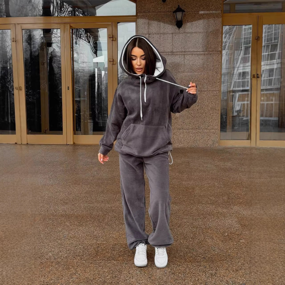 Damen Fleece-Loungewear-Set mit halbem Frontzip, gefütterter Kapuze und hochgeschnittener Komforthose – Auréline