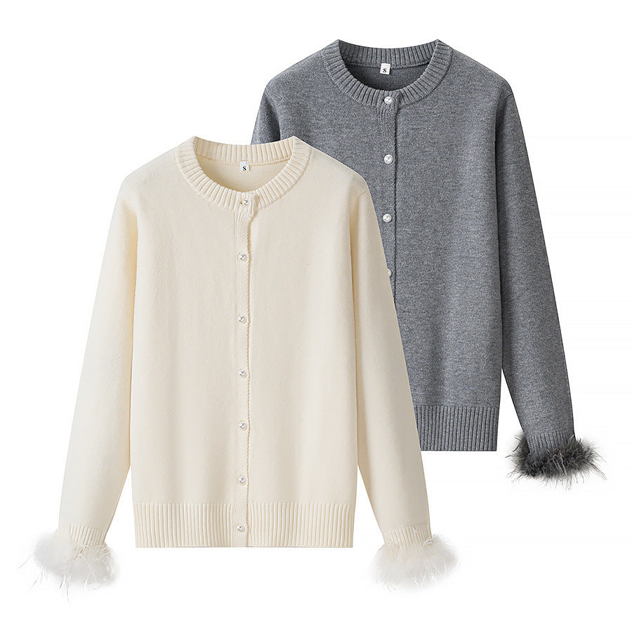 Damen Strickcardigan mit Perlenknopfleiste und Federbesatz Echo Archiv