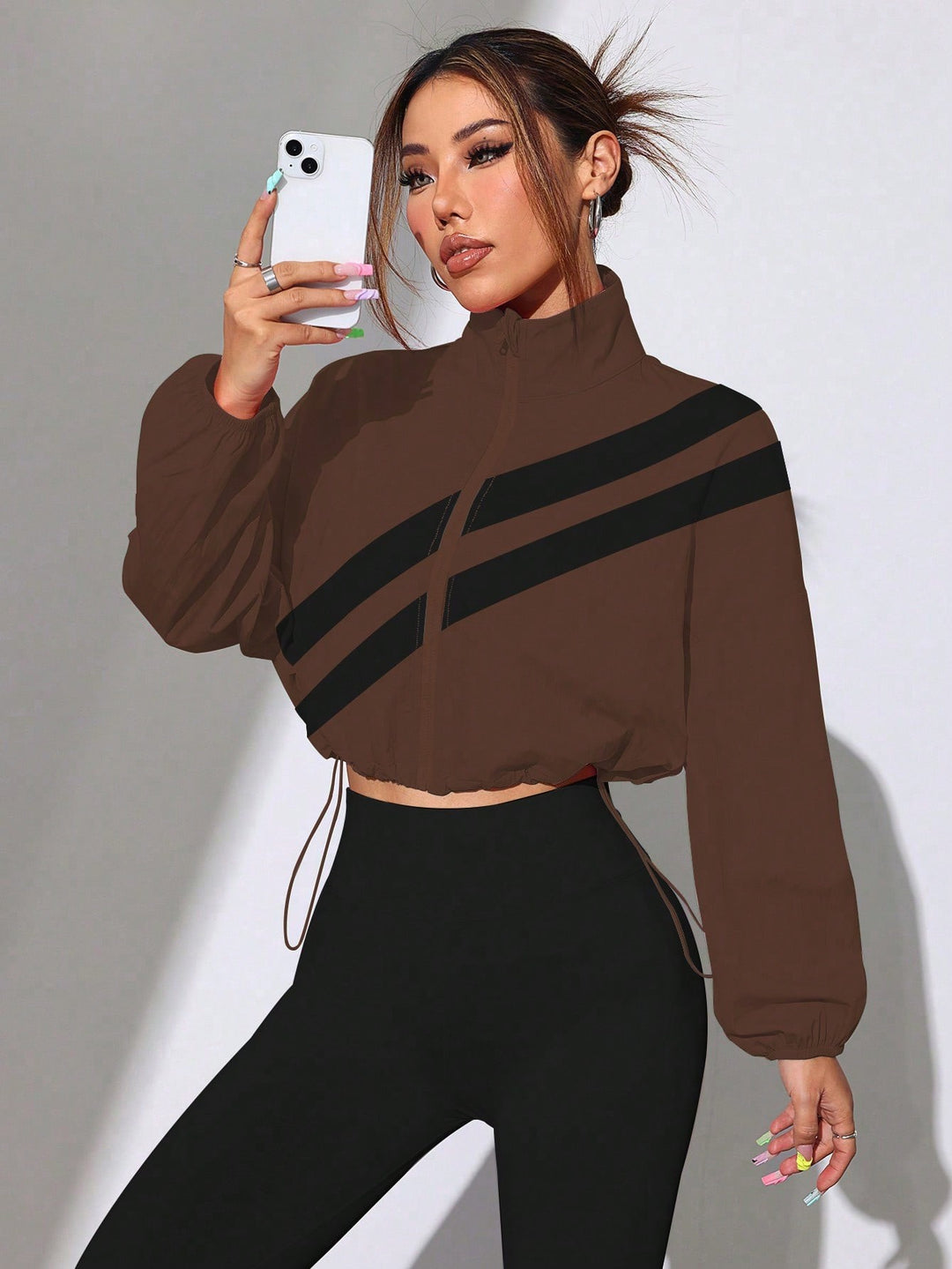 Damen Cropped Windbreaker‑Jacke mit hohem Kragen und Kordelzug Echo Archiv