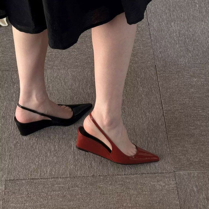 Damen Spitz zulaufende Lack-Slingback-Wedges mit niedrigem Keilabsatz Echo Archiv