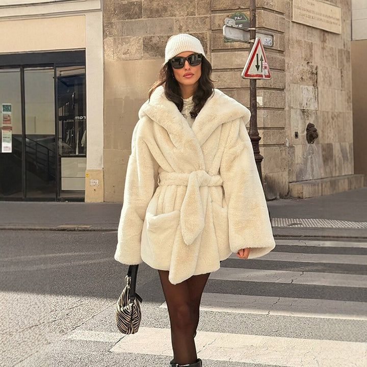 Damen Boxy-Teddyjacke mit Wickelgürtel und übergroßem Schalkragen Echo Archiv