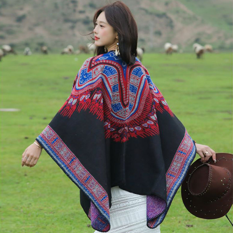 Damen Oversize-Poncho im Ethno-Jacquard mit V-Ausschnitt und strukturiertem Saum Echo Archiv