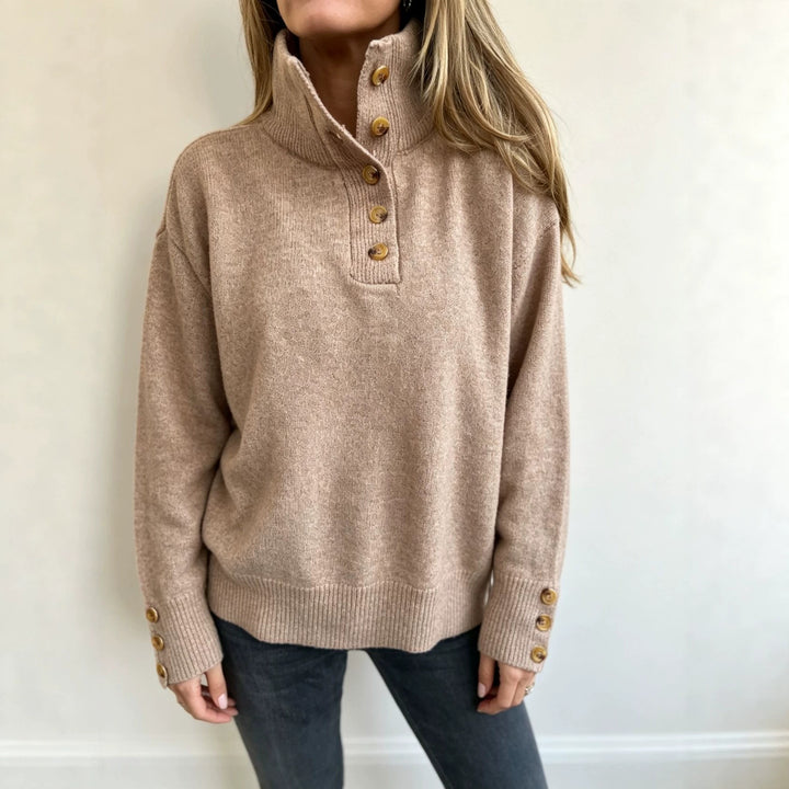 Damen Strickpullover mit hohem Knopfkragen, dekorativer Frontleiste und Zierknöpfen – Mavelle