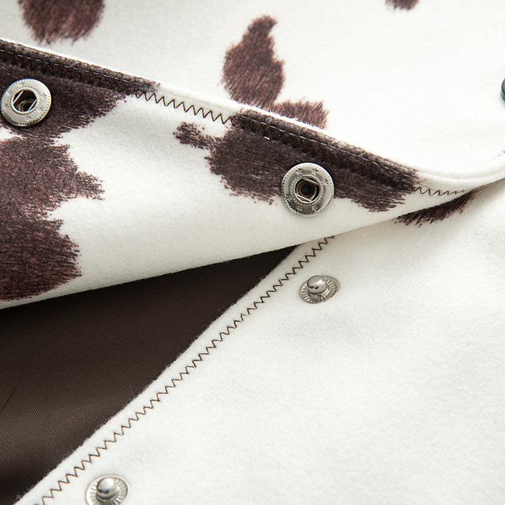 Damen cropped Hemdjacke mit Kuhfleck-Print, Boxy-Silhouette und Druckknopfleiste – Célinea