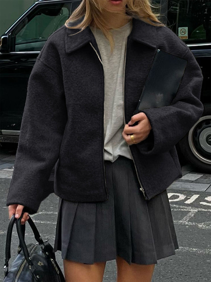 Damen kaschmirähnliche Wolljacke mit durchgehendem Reißverschluss, oversized Schnitt und Hemdkragen – Célinea