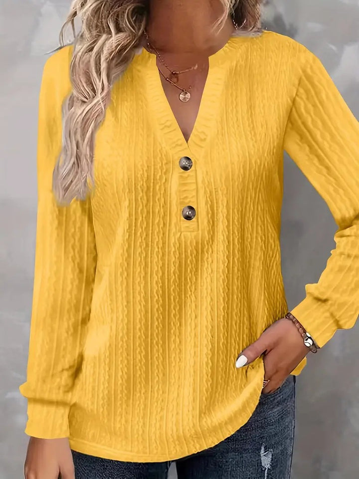 Damen Strukturiertes V‑Neck Langarmshirt mit Zierknopfleiste – Avérine