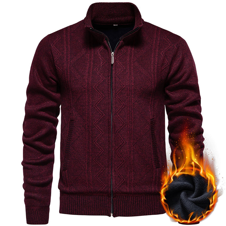 Herren Strickjacke mit Zopfmuster und hohem Stehkragen Echoarchiv