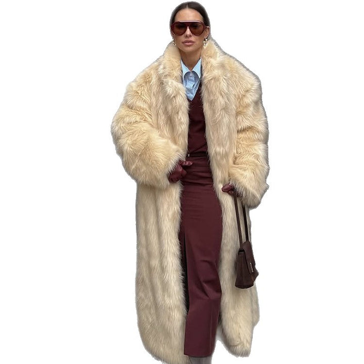 Damen Extravaganter Longcoat aus Hochflor-Kunstpelz mit voluminösem Schalkragen und taillierter Silhouette Echo Archiv