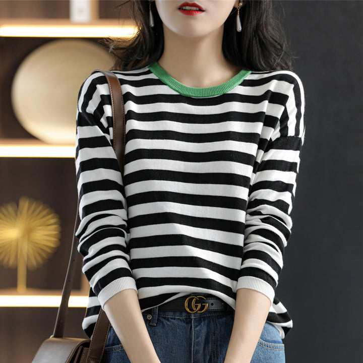 Damen Maritim-inspiriertes gestreiftes Feinstrick-Shirt mit weitem Boot-Ausschnitt und Kontrastkante Echoarchiv