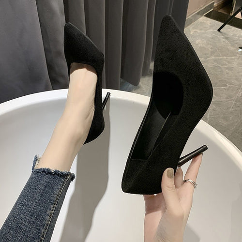 Damen Elegante spitz zulaufende Velours‑Optik Pumps mit schmalem Stiletto Echo Archiv
