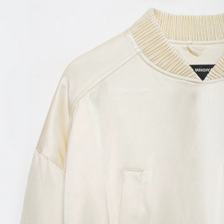 Damen Kurzer Satin-Bomber mit Oversize-Ballonärmeln und Rippkragen Echo Archiv