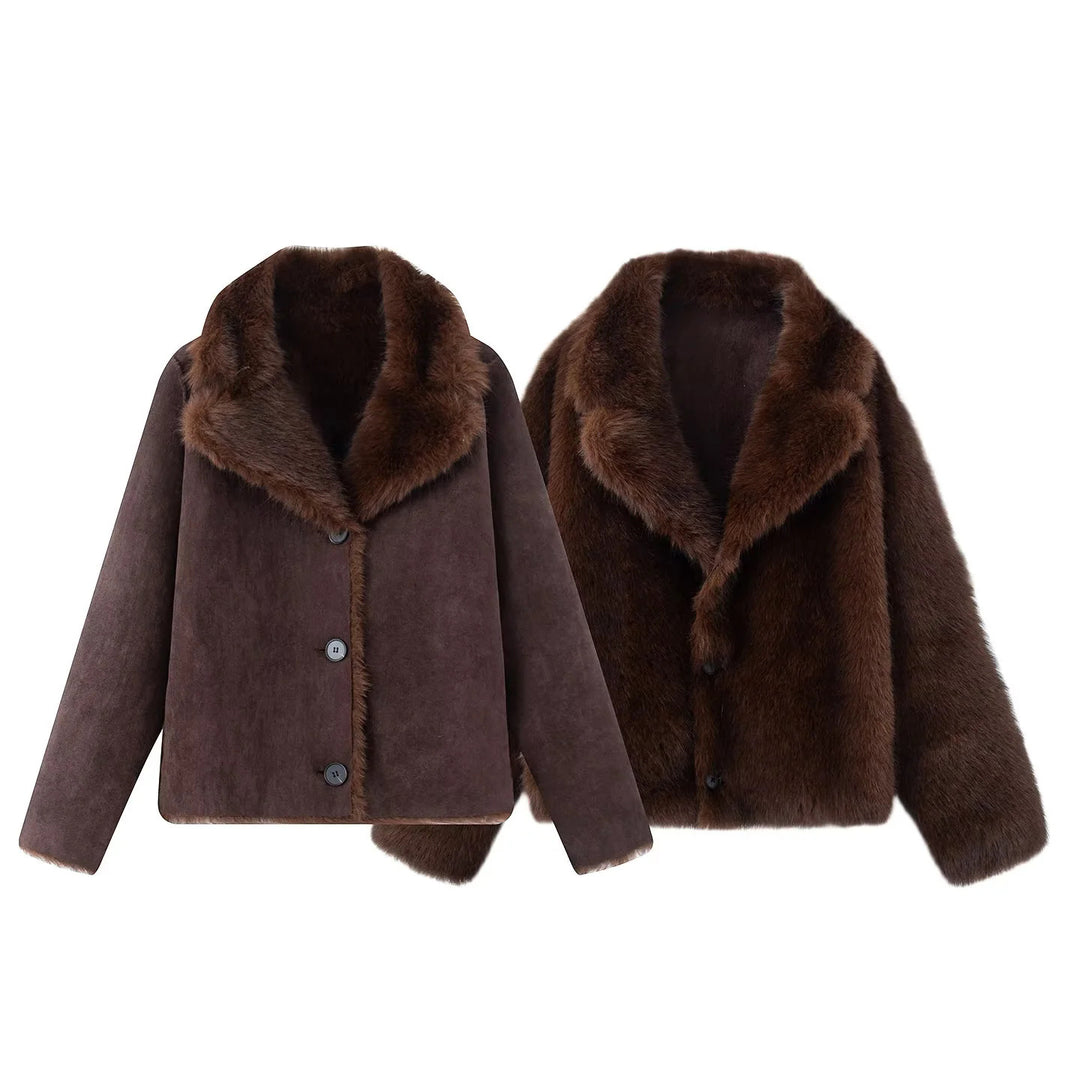 Damen kurze Lammfelloptik-Jacke mit voluminösem Schalkragen und verdeckter Knopfleiste – Célinea