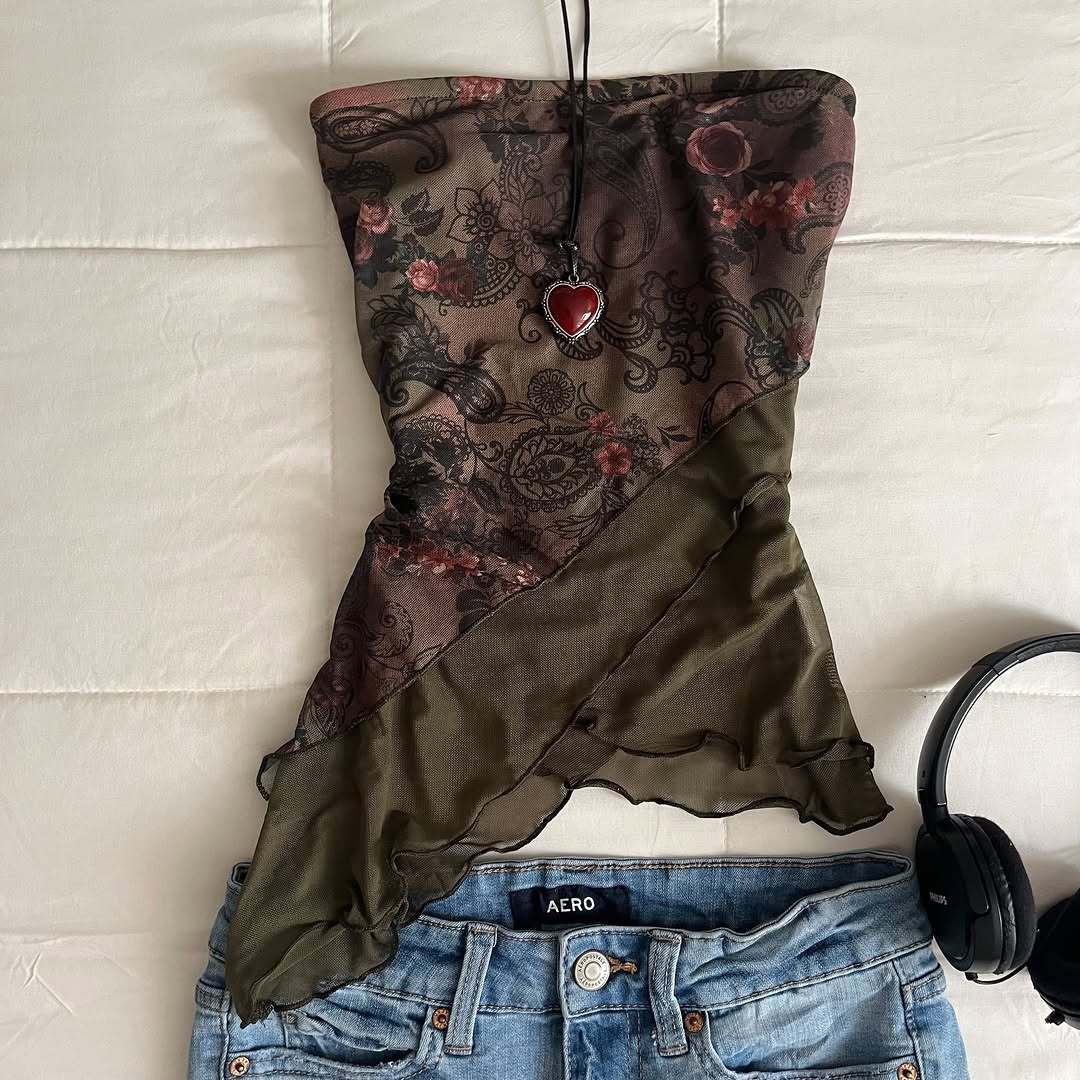 Damen Raffiniertes Oberteil mit floralem Design und asymmetrischem Schnitt Echo Archiv