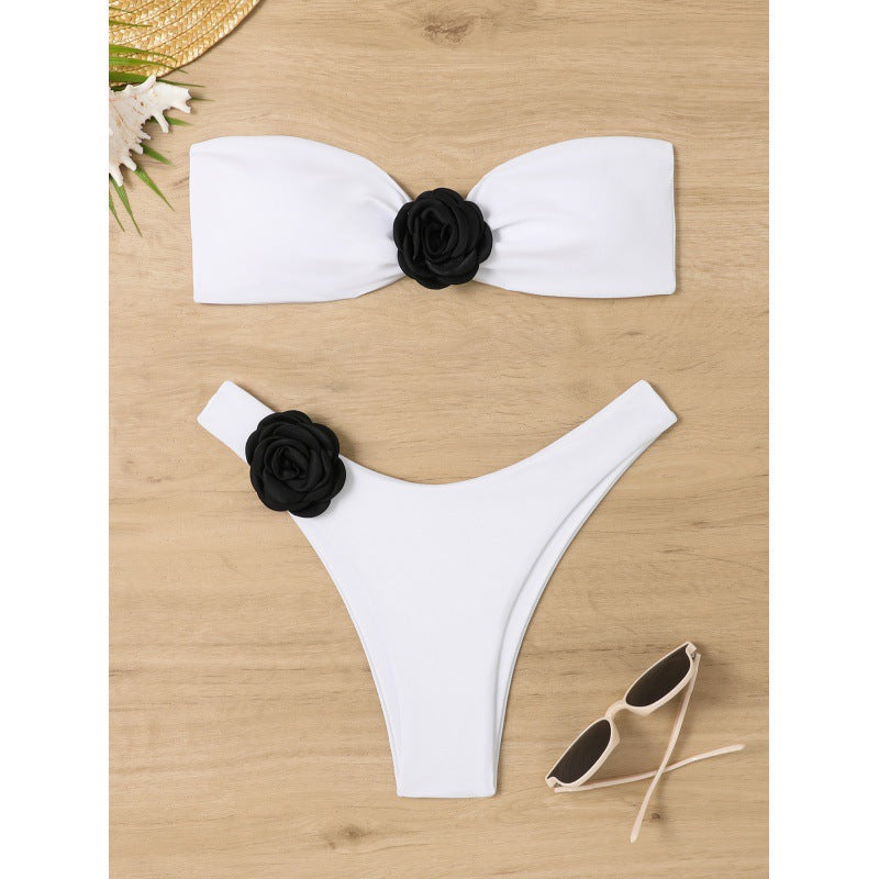 Damen Bandeau Bikini mit blumigen Akzenten und hohem Beinausschnitt Echo Archiv