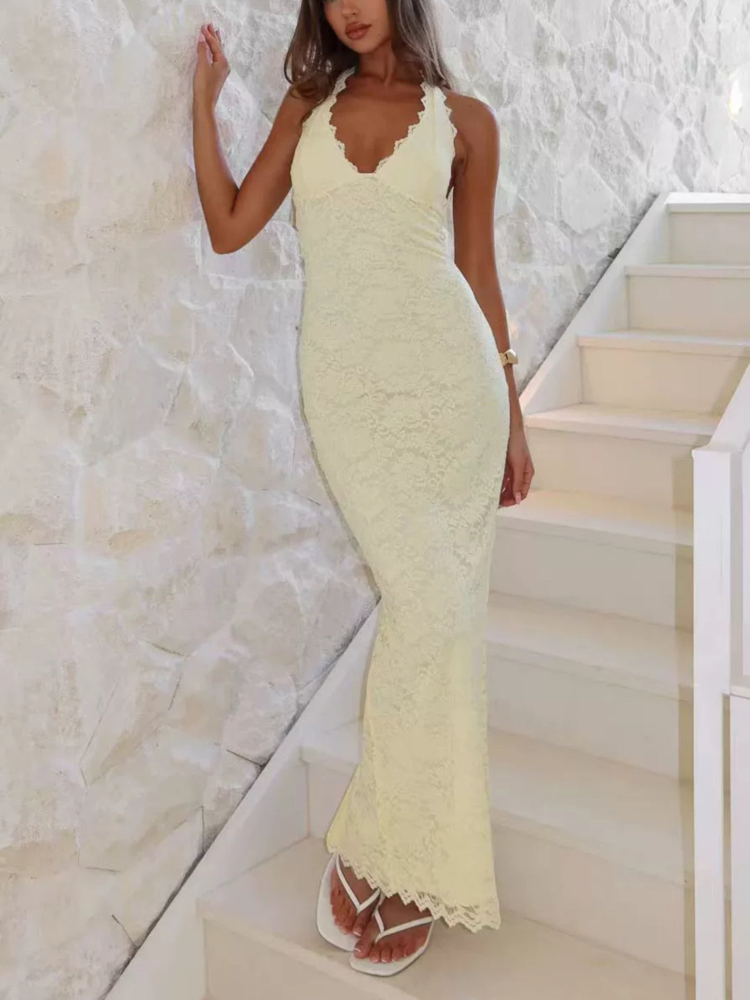 Damen Elegantes Spitzenmaxikleid mit halterndem Dekolleté Echo Archiv