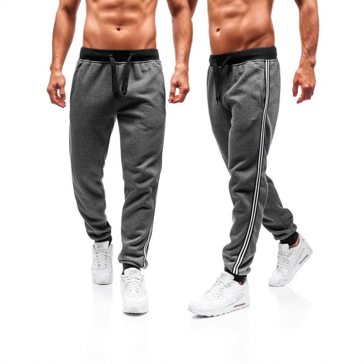 Herren Sportliche Jogginghose mit seitlichen Kontraststreifen Echoarchiv