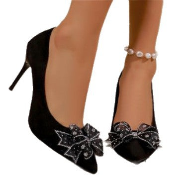 Damen Spitz zulaufende Samt‑Pumps mit schmalem Stiletto, dekorativer Schleifen‑Applikation und Komfortinnensohle – Lioré