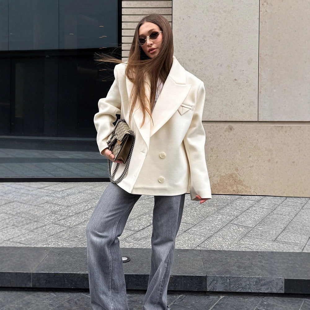 Damen Oversize Doppelreihiger Kurzblazer im Cocoon-Schnitt aus Wollmix Echoarchiv