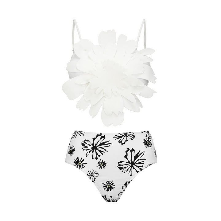 Damen Bikiniset mit besonderem Blumendekor und langem Wickelrock Echo Archiv