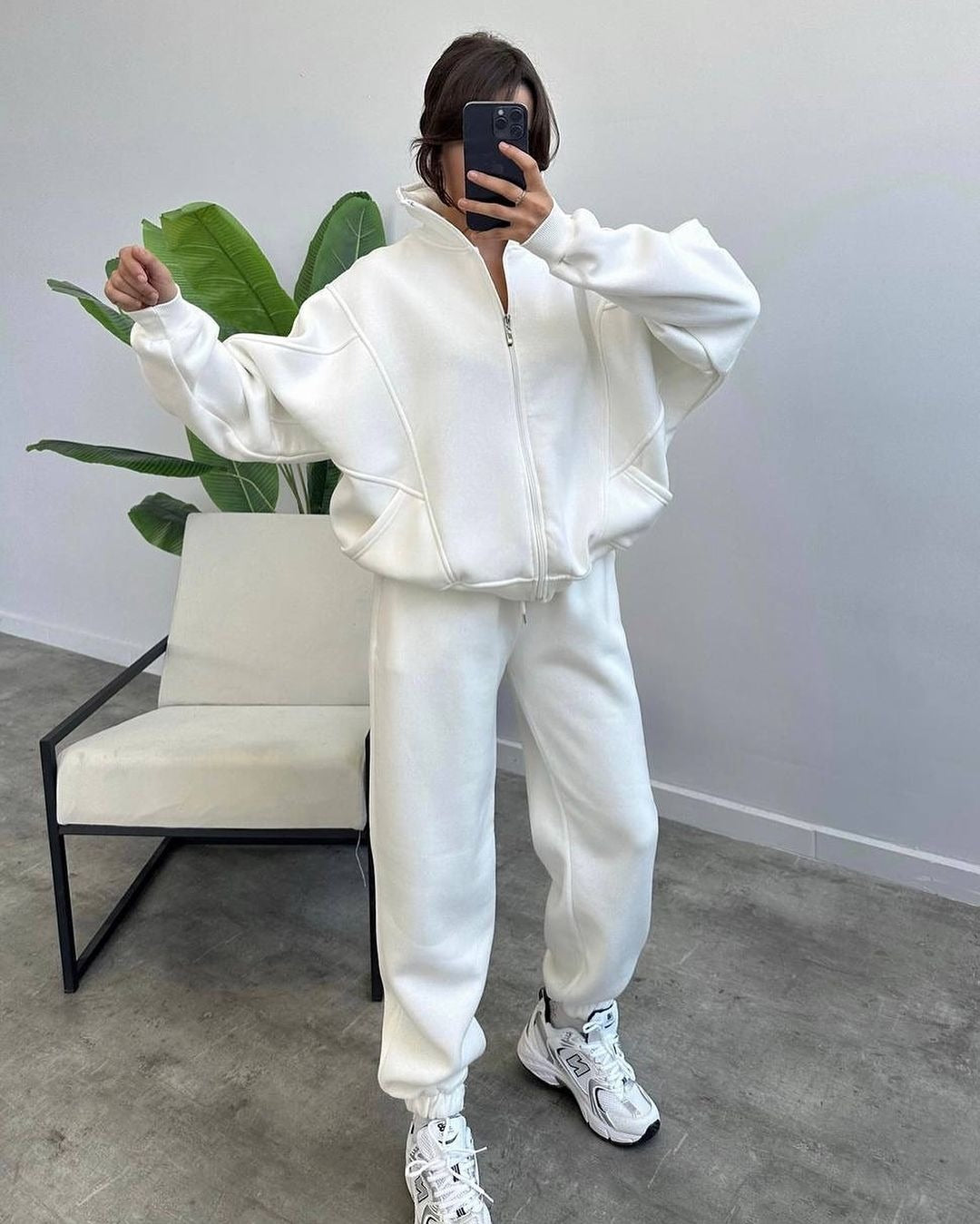 Damen Oversize Fleece-Set mit Reißverschlussjacke und weiten Jogginghosen Echoarchiv