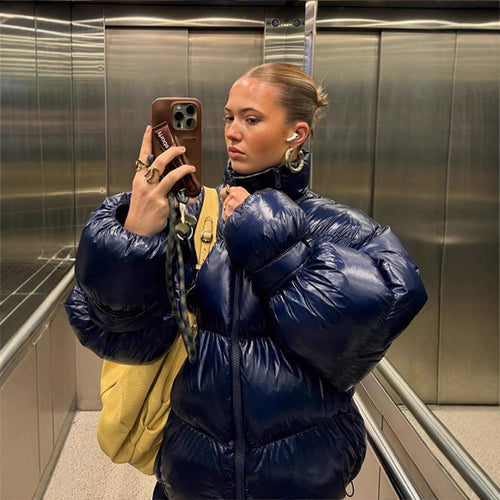 Damen Glänzende Oversize-Steppjacke mit Kapuze und hohem Stehkragen Echoarchiv