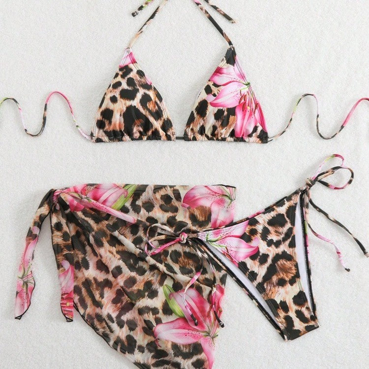 Damen Bikini-Set mit elegantem Leopardenmuster und verspielten Blumendetails Echo Archiv