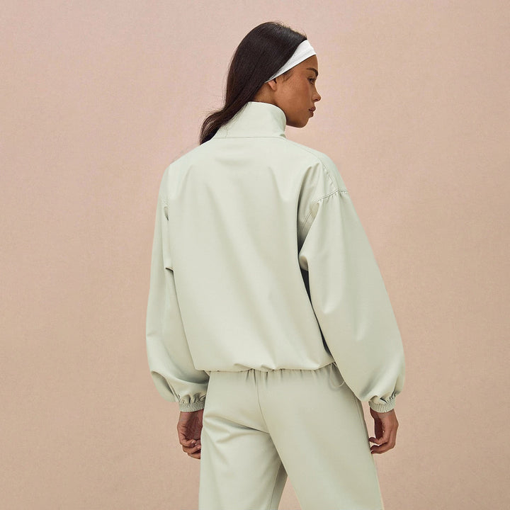 Damen Oversize-Trainingsset mit Stehkragen Ballonärmeln und weiten Kordelhosen – Avérine