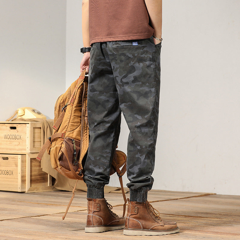 Herren Cargo-Hose im urbanen Camouflage-Design mit elastischem Bund und praktischen Taschen Echoarchiv