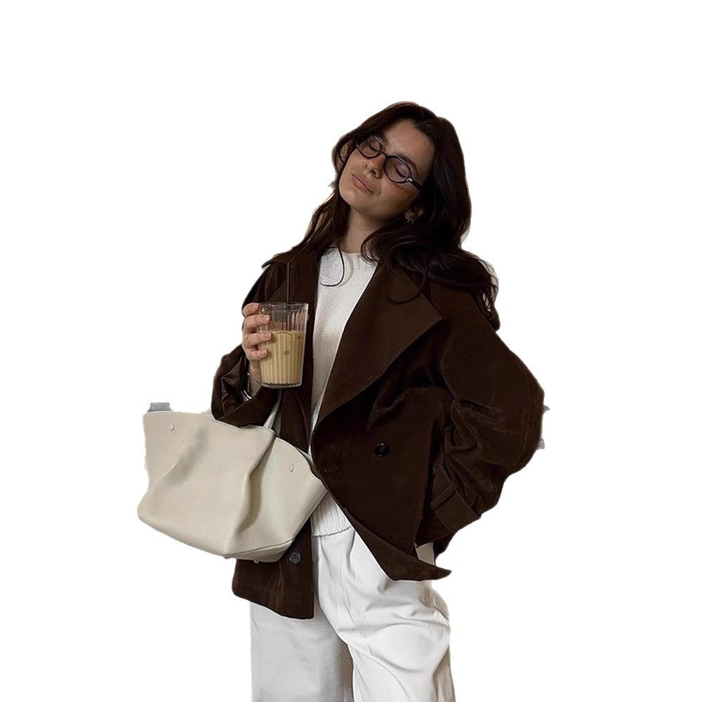 Damen Kurztrench aus Veloursleder-Optik mit weitem Revers und boxy Silhouette Echoarchiv