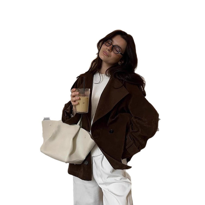 Damen Kurztrench aus Veloursleder-Optik mit weitem Revers und boxy Silhouette Echoarchiv