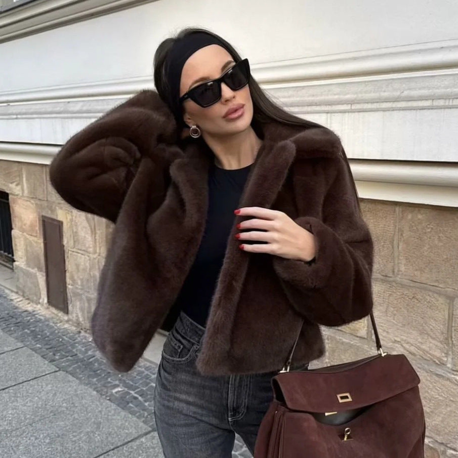 Damen nan kurz geschnittene Kunstfelljacke mit Umlegekragen, weichem Innenfutter und cooler Cropped-Silhouette Echo Archiv