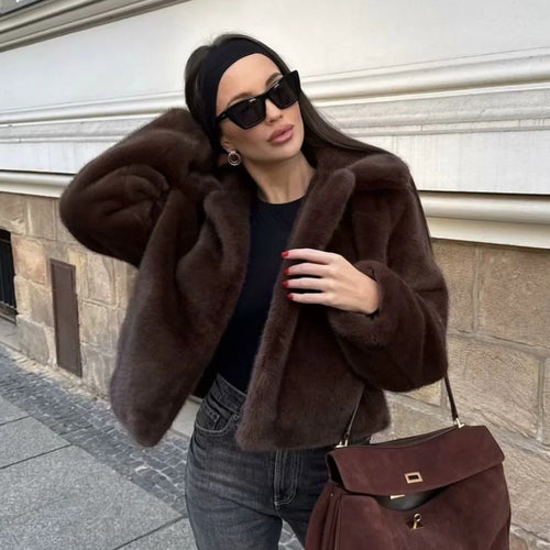 Damen nan kurz geschnittene Kunstfelljacke mit Umlegekragen, weichem Innenfutter und cooler Cropped-Silhouette Echo Archiv